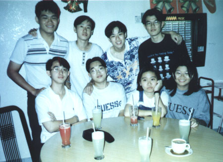 lunch.JPG (49363 bytes)